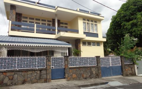 House in Port Louis -  Forming two apartment