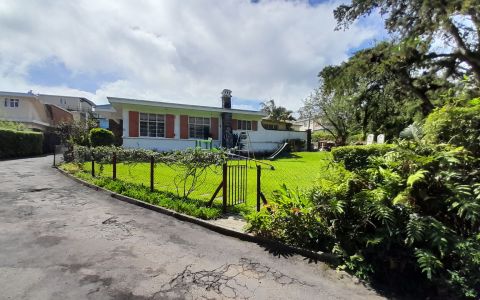 Commercial building for sale in Curepipe - Ideal for office or kindergarten